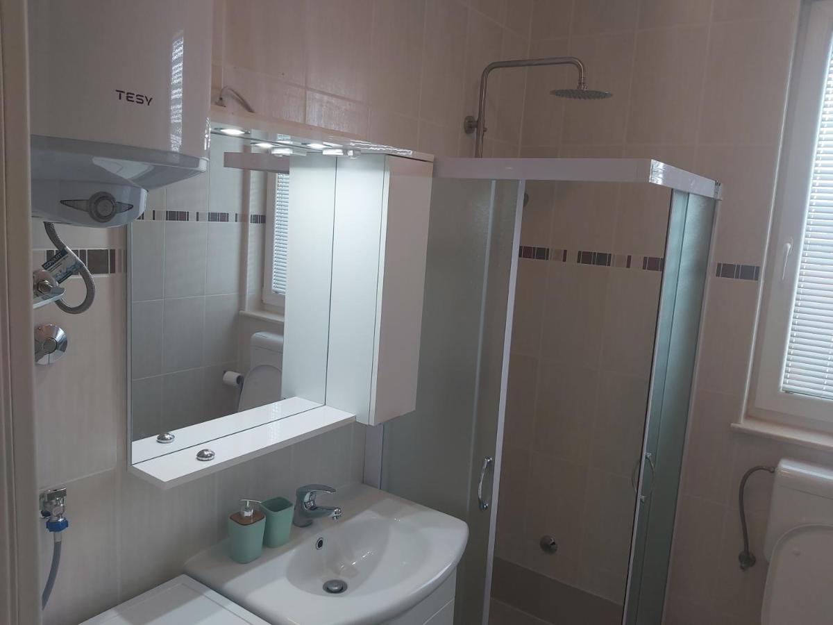 Apartment Adrijana Novalja Eksteriør bilde