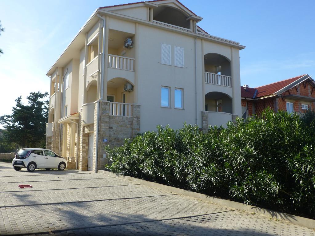 Apartment Adrijana Novalja Eksteriør bilde